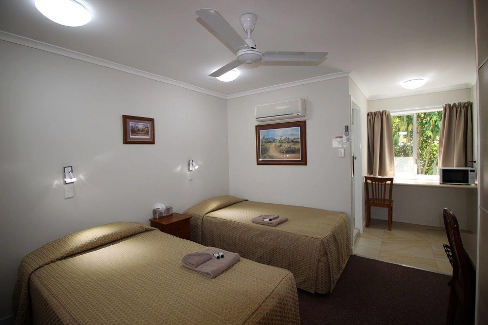 Atherton Hinterland Motel Экстерьер фото