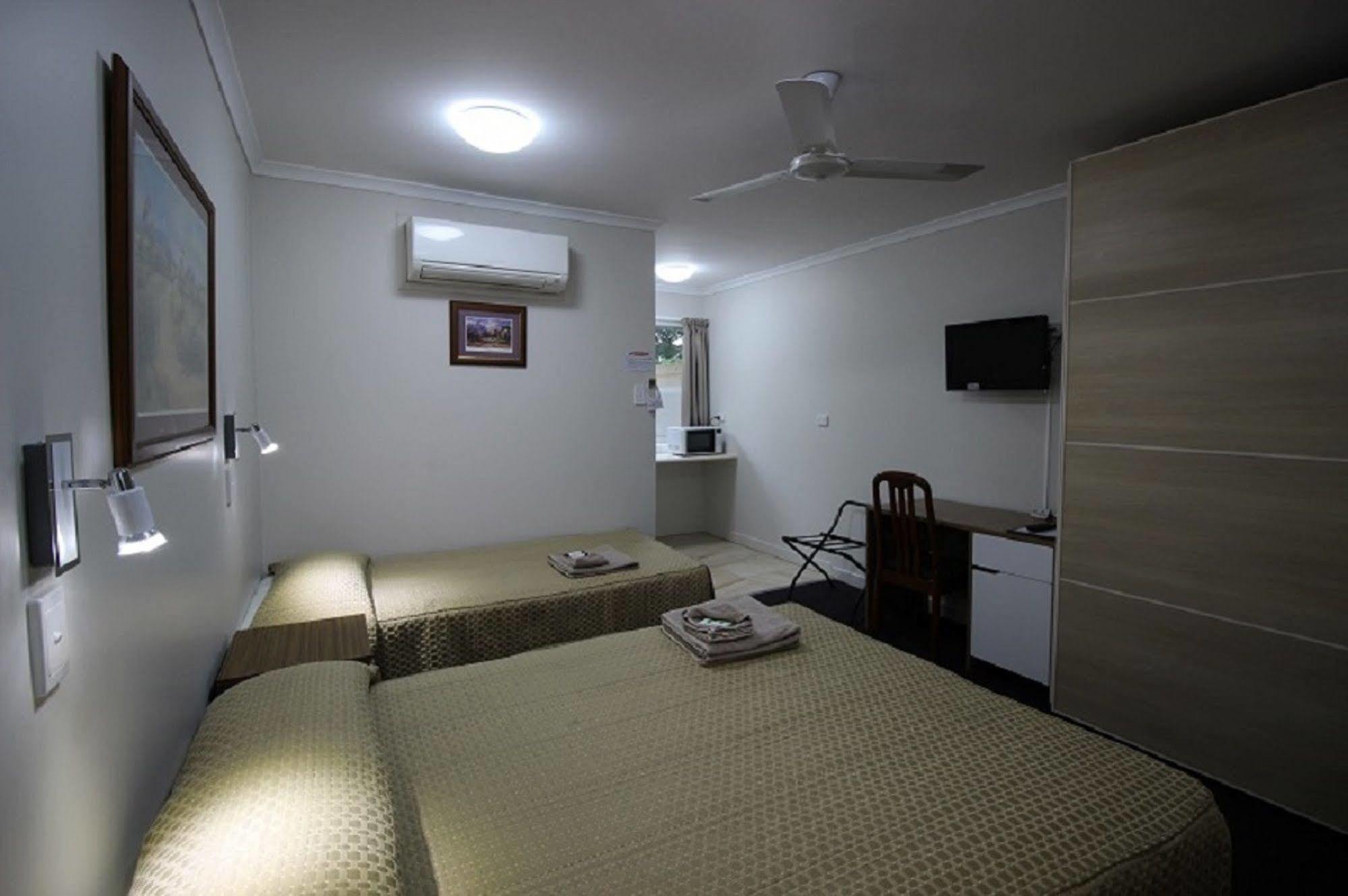 Atherton Hinterland Motel Экстерьер фото
