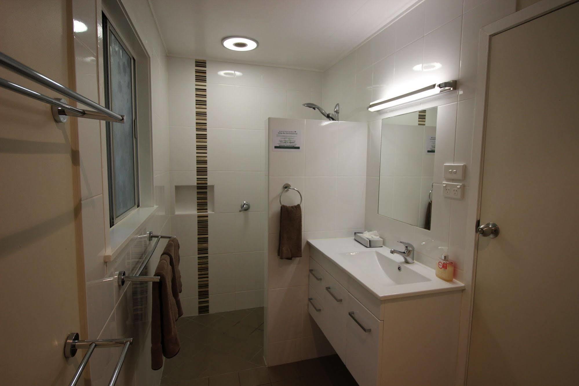 Atherton Hinterland Motel Экстерьер фото