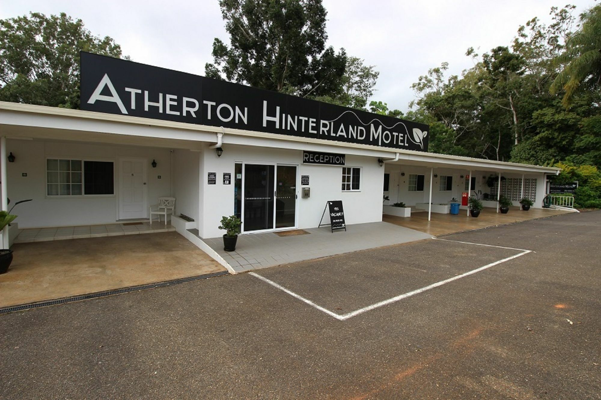 Atherton Hinterland Motel Экстерьер фото